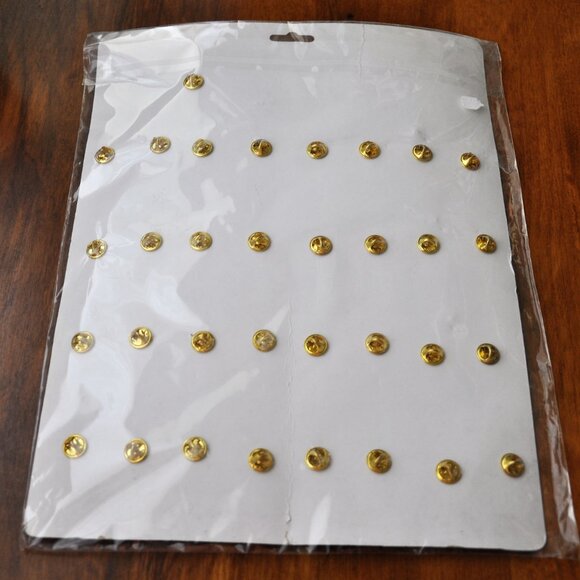 FULL SET 2006 FIFA WORLD CUP GERMANY Pin W/ Display Card + 32 teams Pins MINT - Picture 2 of 2